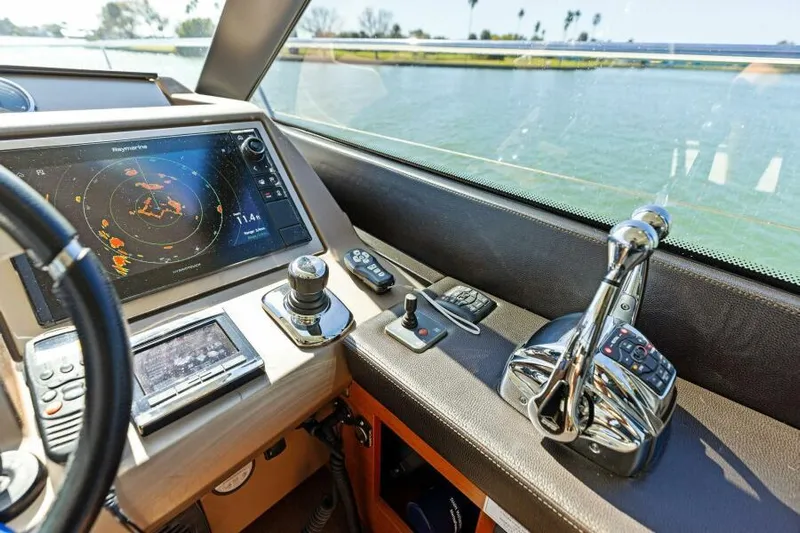 Solid Asset W/ Seakeeper Yacht Photos Pics Helm