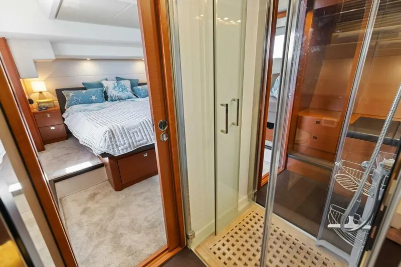 Solid Asset W/ Seakeeper Yacht Photos Pics Master Stateroom