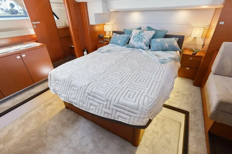 Solid Asset W/ Seakeeper Yacht Photos Pics Master Stateroom