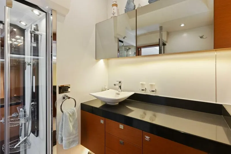 Solid Asset W/ Seakeeper Yacht Photos Pics Master Stateroom Head