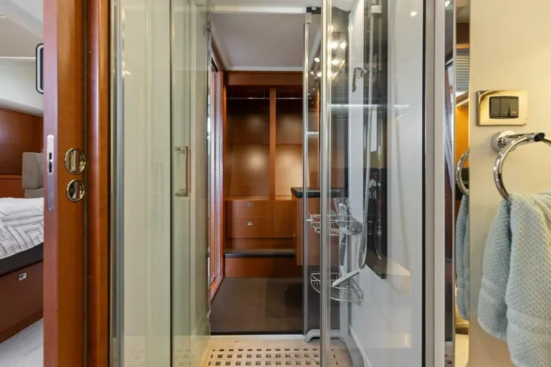 Solid Asset W/ Seakeeper Yacht Photos Pics Master Stateroom Head