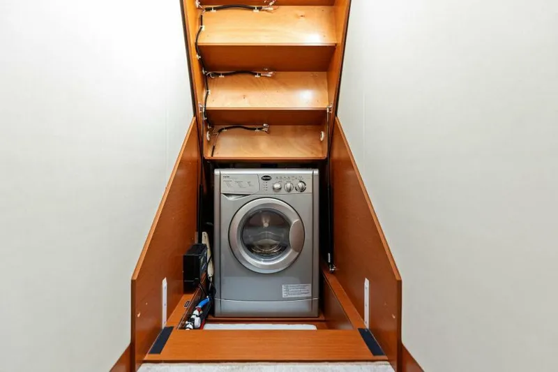 Solid Asset W/ Seakeeper Yacht Photos Pics Laundry Station