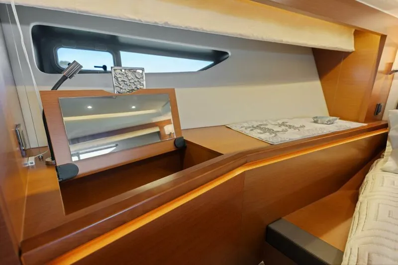 Solid Asset W/ Seakeeper Yacht Photos Pics VIP Stateroom