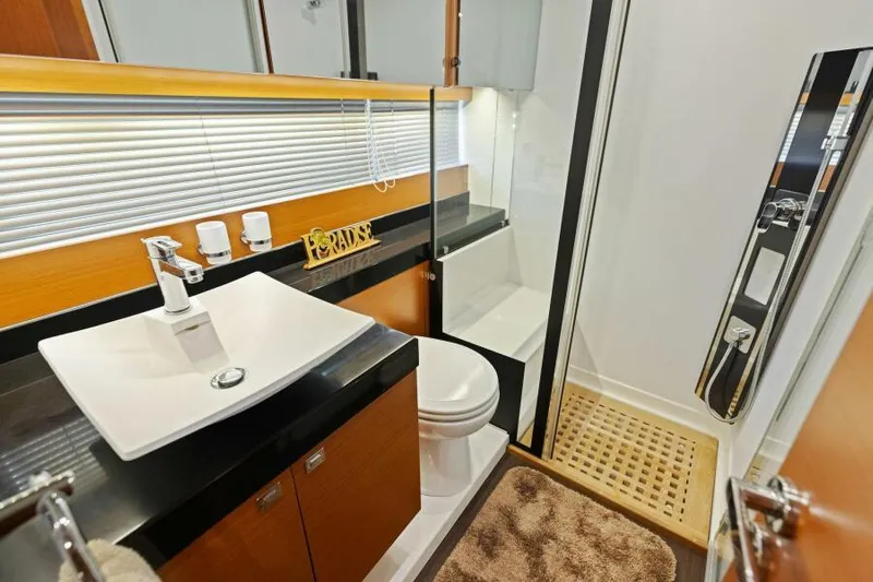 Solid Asset W/ Seakeeper Yacht Photos Pics Guest Head