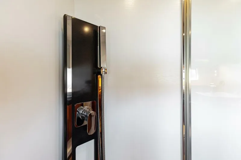 Solid Asset W/ Seakeeper Yacht Photos Pics Guest Head