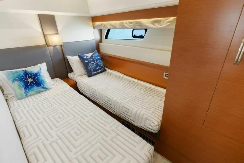 Solid Asset W/ Seakeeper Yacht Photos Pics Guest Stateroom