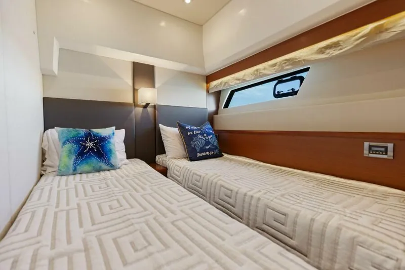 Solid Asset W/ Seakeeper Yacht Photos Pics Guest Stateroom