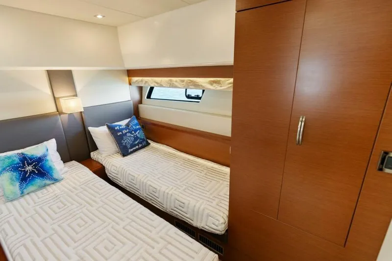 Solid Asset W/ Seakeeper Yacht Photos Pics Guest Stateroom