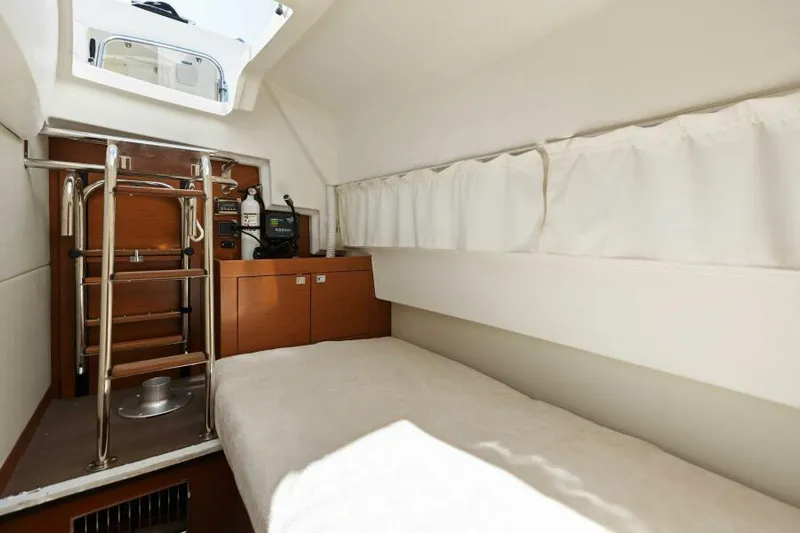 Solid Asset W/ Seakeeper Yacht Photos Pics Crew Stateroom