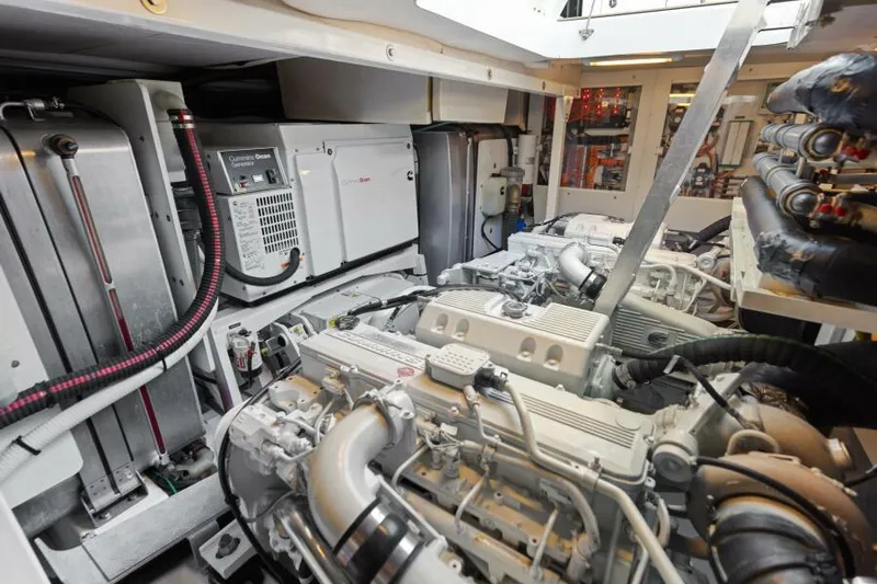 Solid Asset W/ Seakeeper Yacht Photos Pics Engine Room