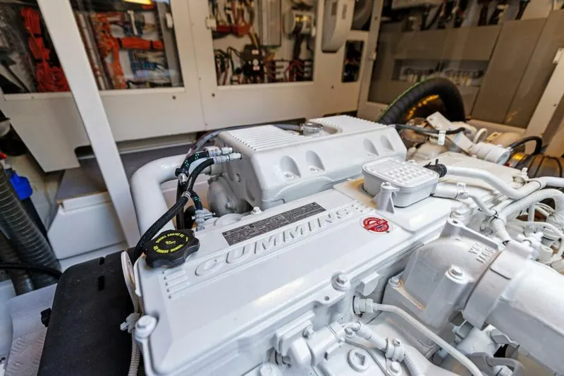 Solid Asset W/ Seakeeper Yacht Photos Pics Engine Room