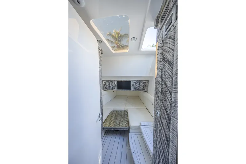 2022 425 Yamahas Yacht Photos Pics Interior cabin of 2019 HCB 53 Sue&ntilde;os boat with skylight and modern design.