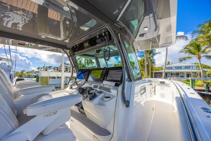 2022 425 Yamahas Yacht Photos Pics Interior view of 2019 HCB 53 Sue&ntilde;os boat with modern dashboard and seating.