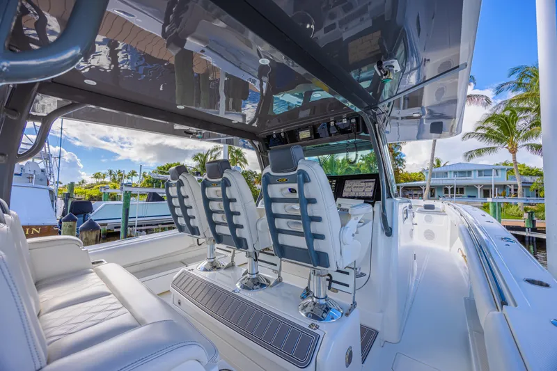 2022 425 Yamahas Yacht Photos Pics Luxurious 2019 HCB 53 Sue&ntilde;os boat interior with sleek seating and modern dashboard.