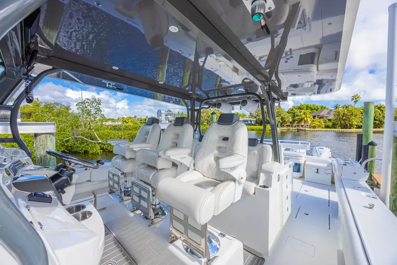 2022 425 Yamahas Yacht Photos Pics Luxurious 2019 HCB 53 Sue&ntilde;os boat interior with plush seating and sleek design.