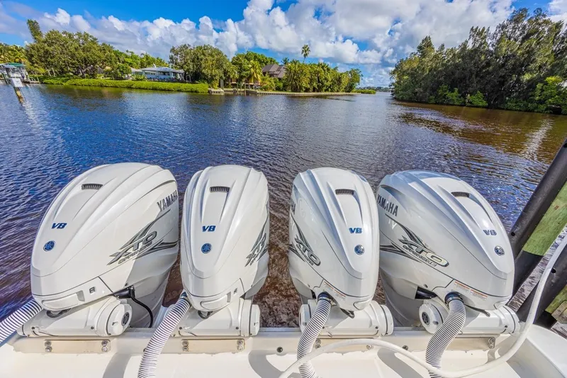 2022 425 Yamahas Yacht Photos Pics Four Yamaha outboard motors on a 2019 HCB 53 Sue&ntilde;os boat, with scenic river backdrop.