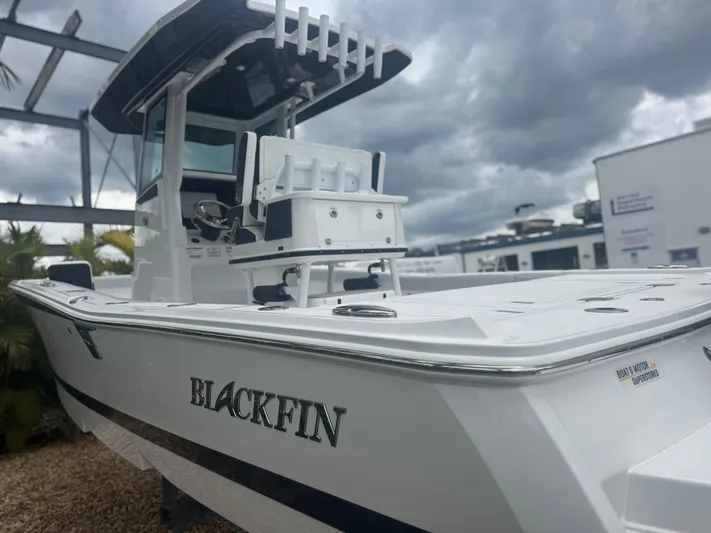  Yacht Photos Pics 2026 Blackfin 262 HB boat with sleek design under cloudy sky.