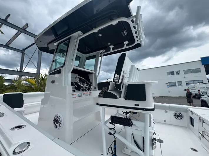  Yacht Photos Pics 2026 Blackfin 262 HB boat with modern helm and seating under cloudy sky.
