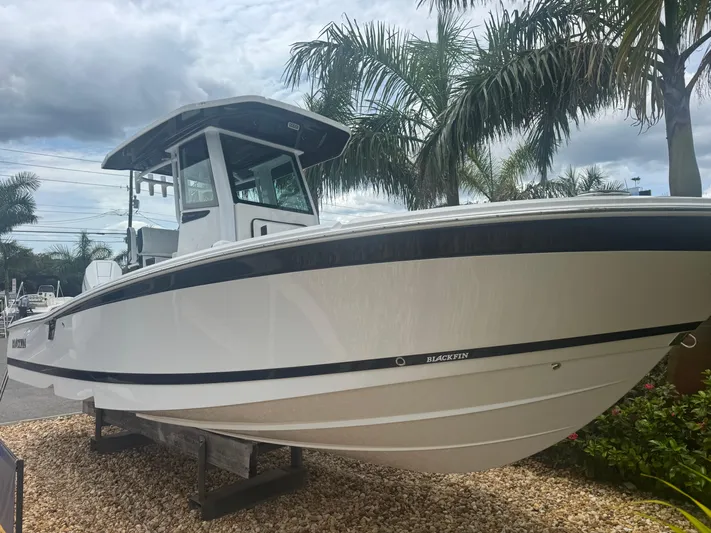  Yacht Photos Pics 2026 Blackfin 262 HB boat displayed outdoors with palm trees in the background.