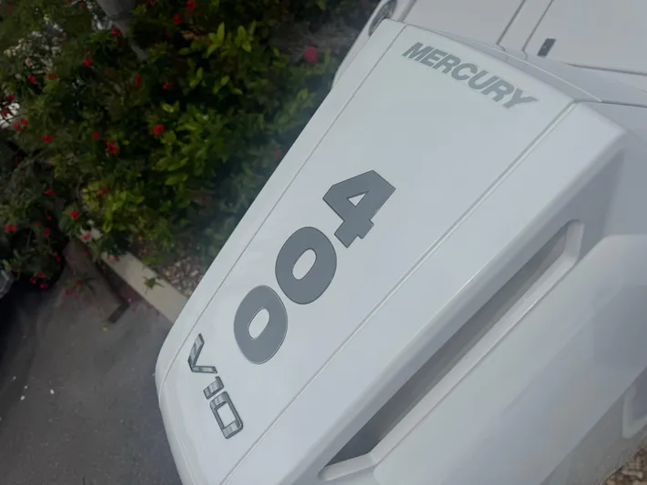  Yacht Photos Pics 2026 Blackfin 262 HB with Mercury 400 engine, close-up view.