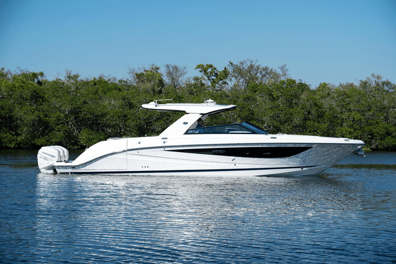 2023 Sea Ray SLX 400 Outboard Runabout for sale - YachtWorld