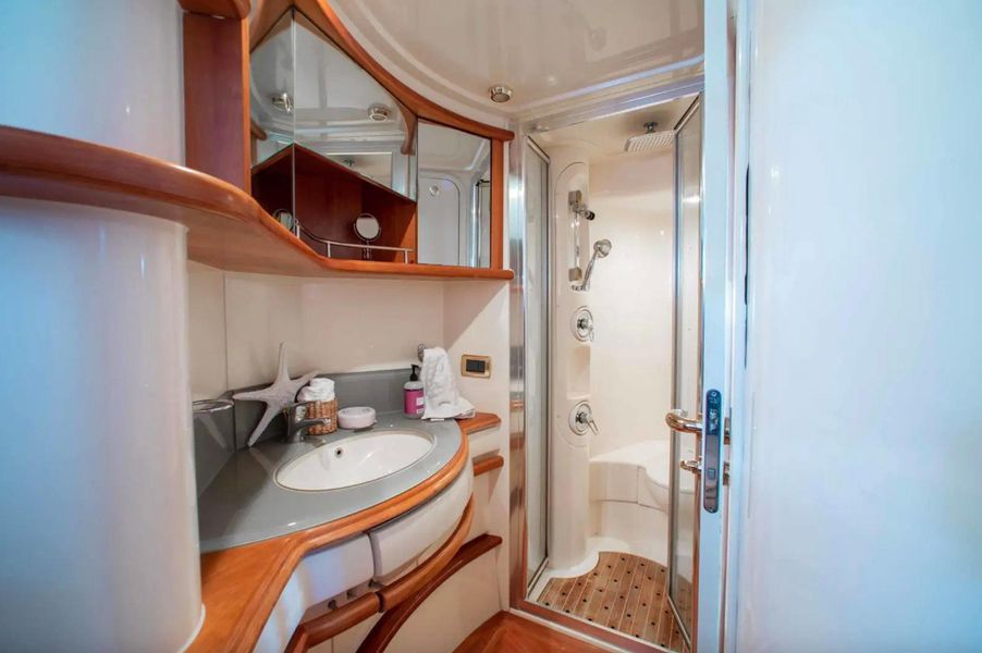 2006 Azimut 55E