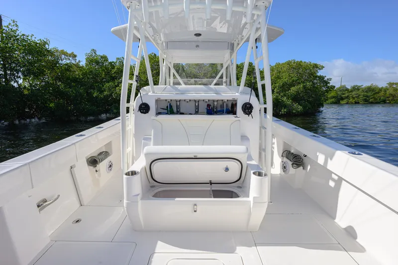  Yacht Photos Pics 2025 SeaVee 370Z boat interior, featuring spacious deck and modern amenities.