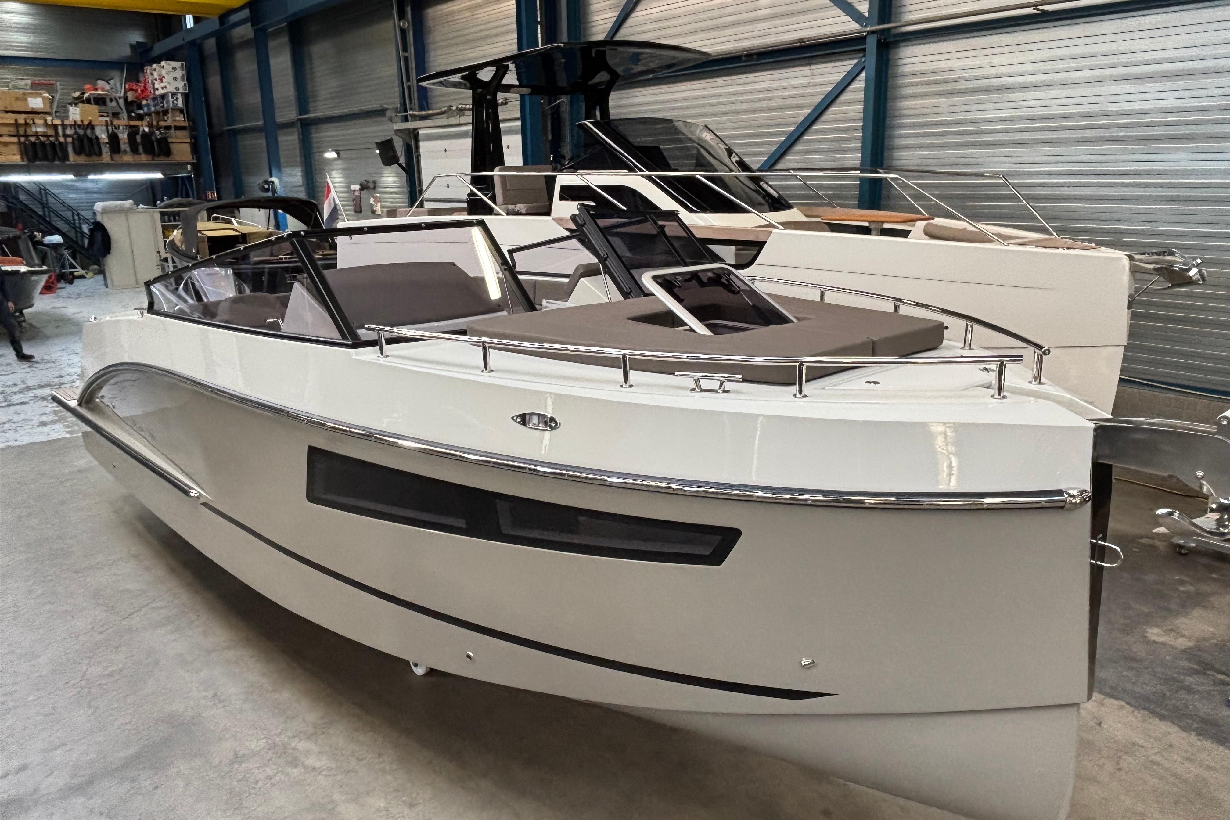 2026 Maxima 800 Cabin