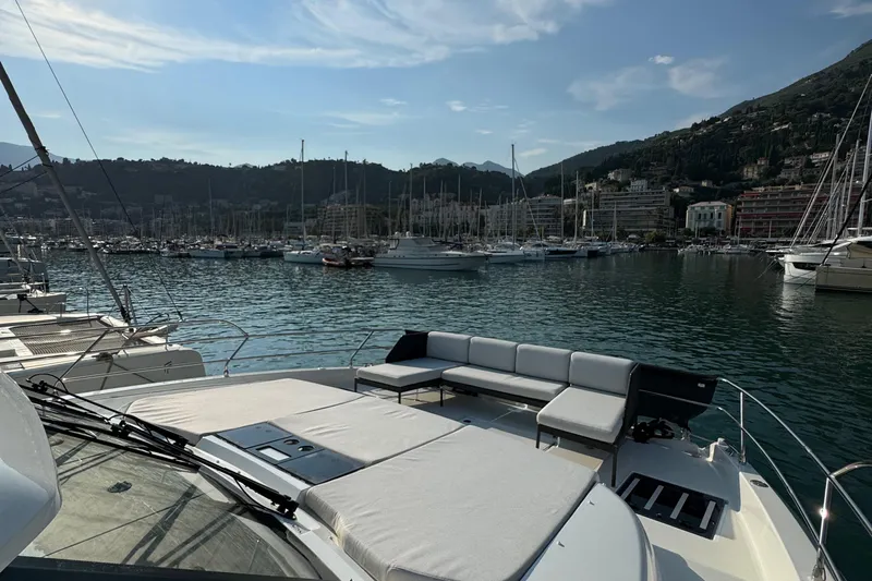  Yacht Photos Pics Prestige M48 - Exterior