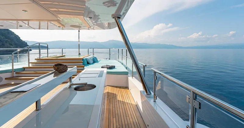  Yacht Photos Pics Luxurious Benetti Seagull yacht deck with ocean view, 2020 model.