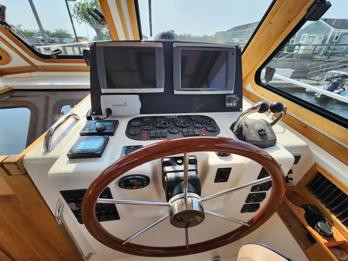 Andiamo Yacht Photos Pics Helm