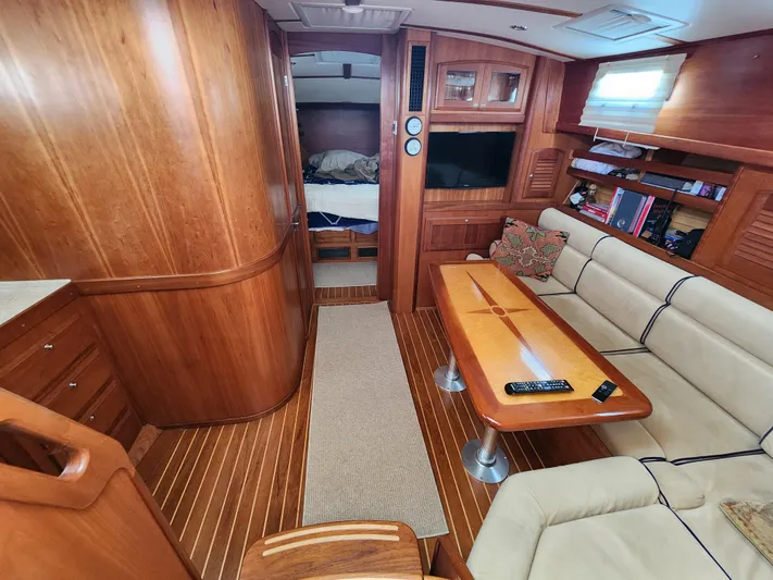 Andiamo Yacht Photos Pics Salon looking forward