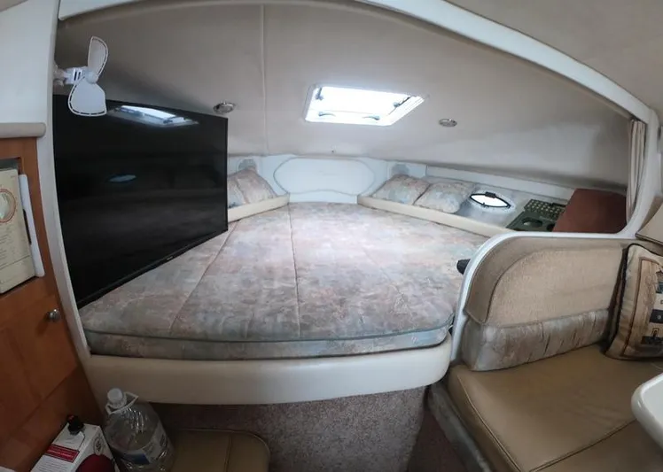 Hawley's Haven Yacht Photos Pics Interior of 2001 Bayliner 2855 Ciera boat with cozy sleeping area and skylight.