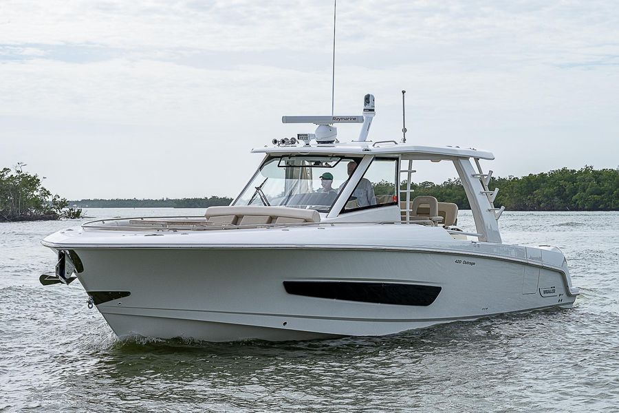 2019 Boston Whaler 420 Outrage