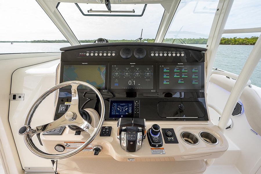 2019 Boston Whaler 420 Outrage