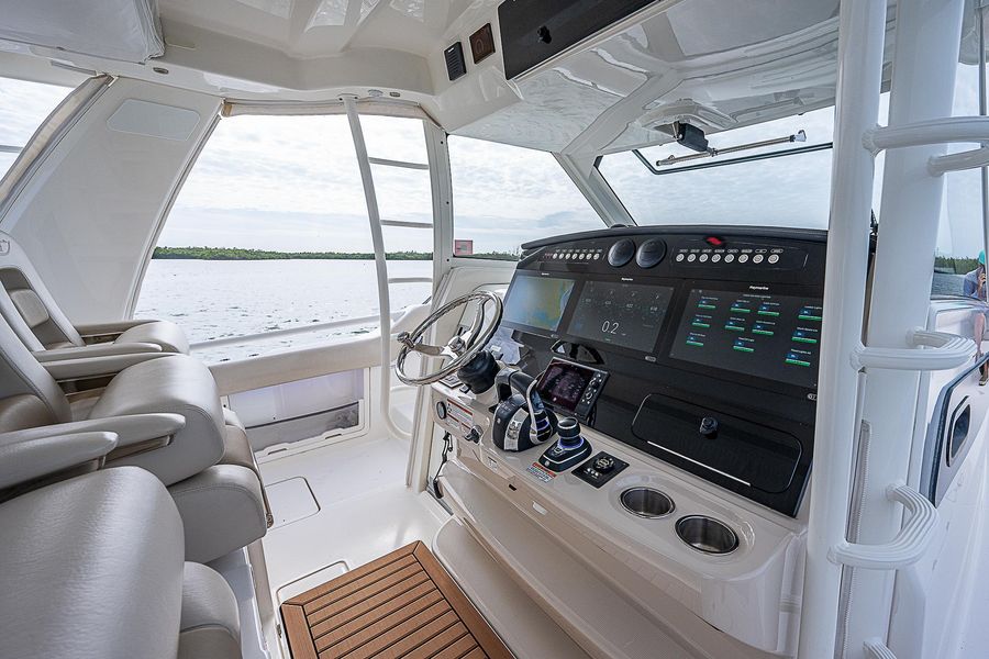 2019 Boston Whaler 420 Outrage