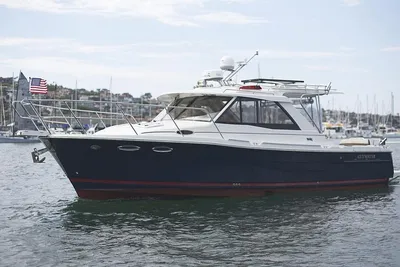 Cutwater 30 Sedan LE