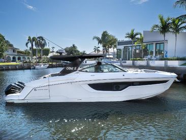 2020 38' Cruisers Yachts-38 GLS Boca Raton, FL, US