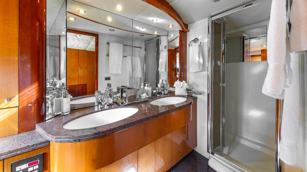 2003 Sunseeker 82 