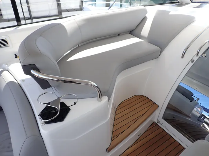 Soulmate Yacht Photos Pics 2016 Princess 39 SOULMATE - Helm Deck Seating