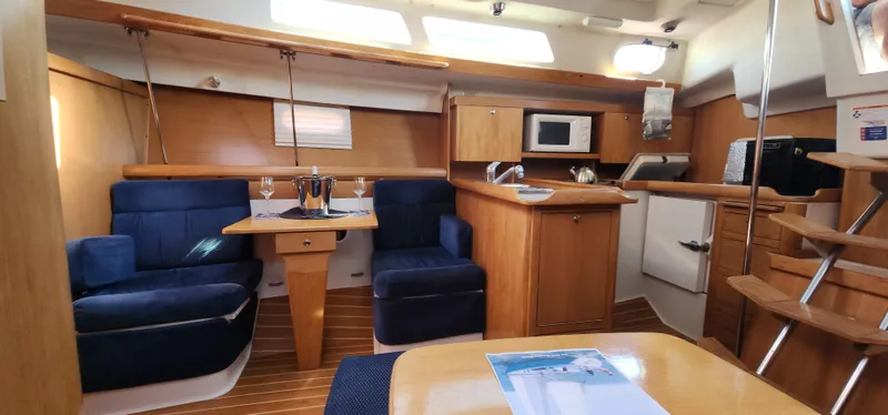 Janice Marie Yacht Photos Pics Interior of 2004 Catalina 350 Sloop, featuring cozy seating, dining area, and kitchenette.