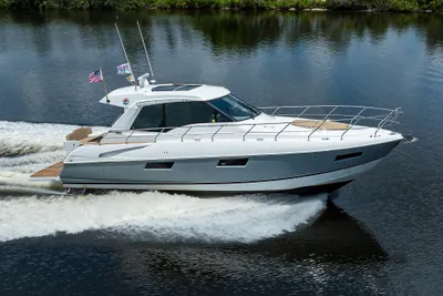 Cruisers Yachts 48 Cantius