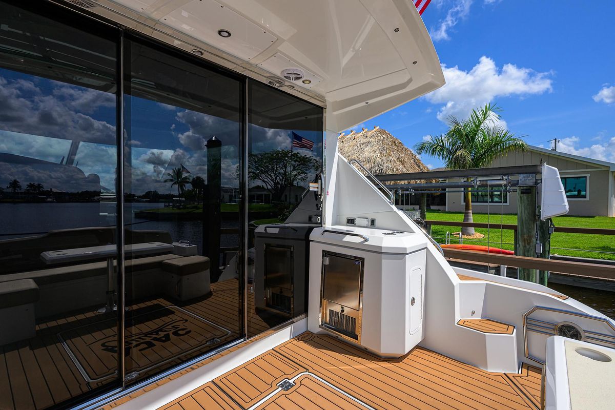 2015 Cruisers Yachts 48 