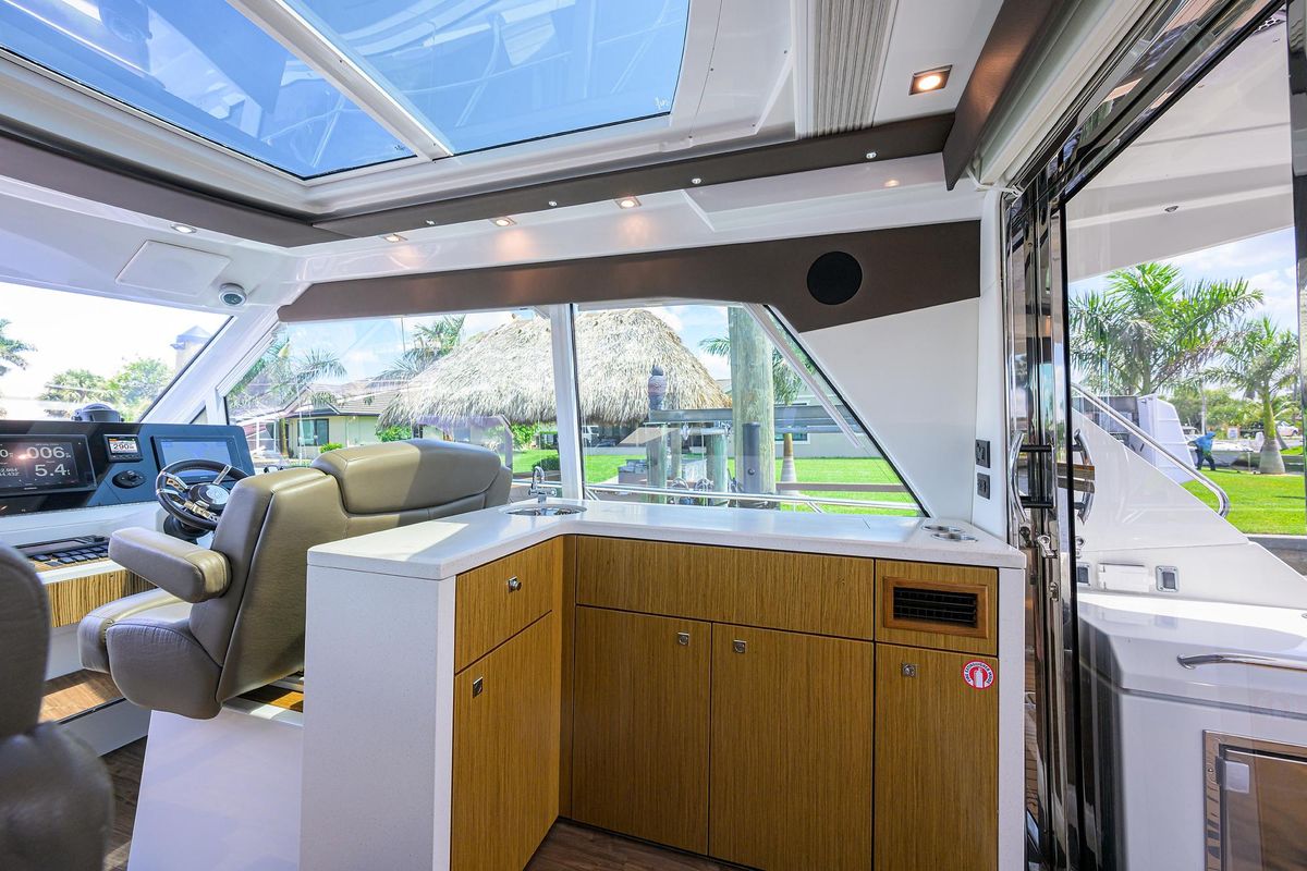 2015 Cruisers Yachts 48 