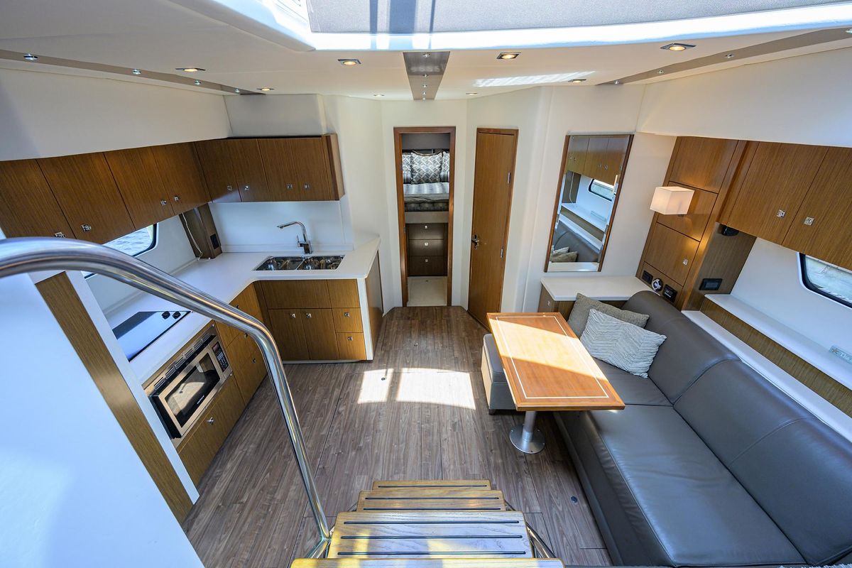 2015 Cruisers Yachts 48 