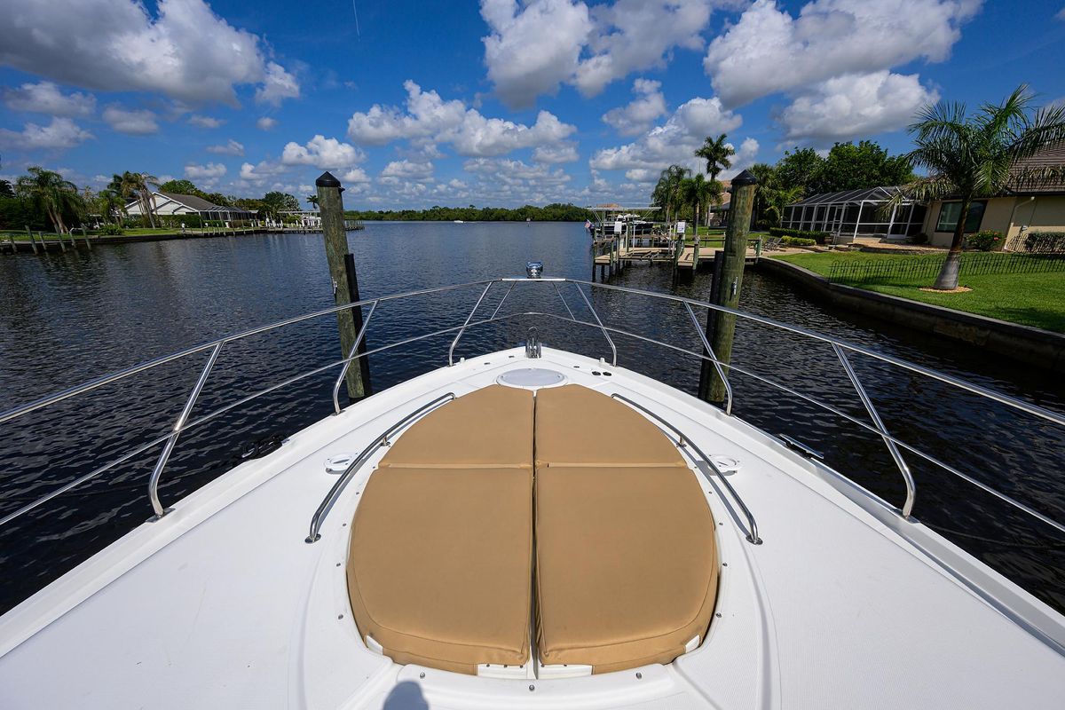 2015 Cruisers Yachts 48 