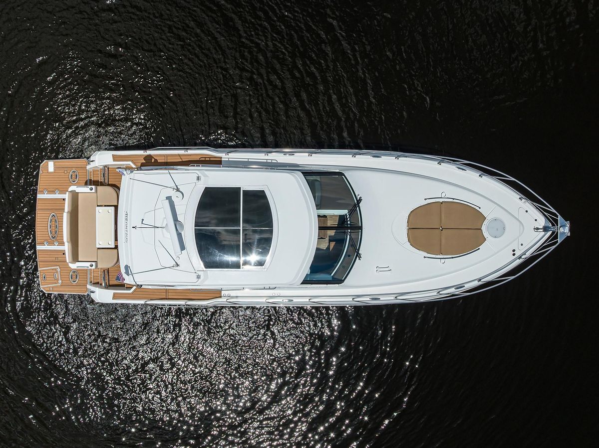 2015 Cruisers Yachts 48 