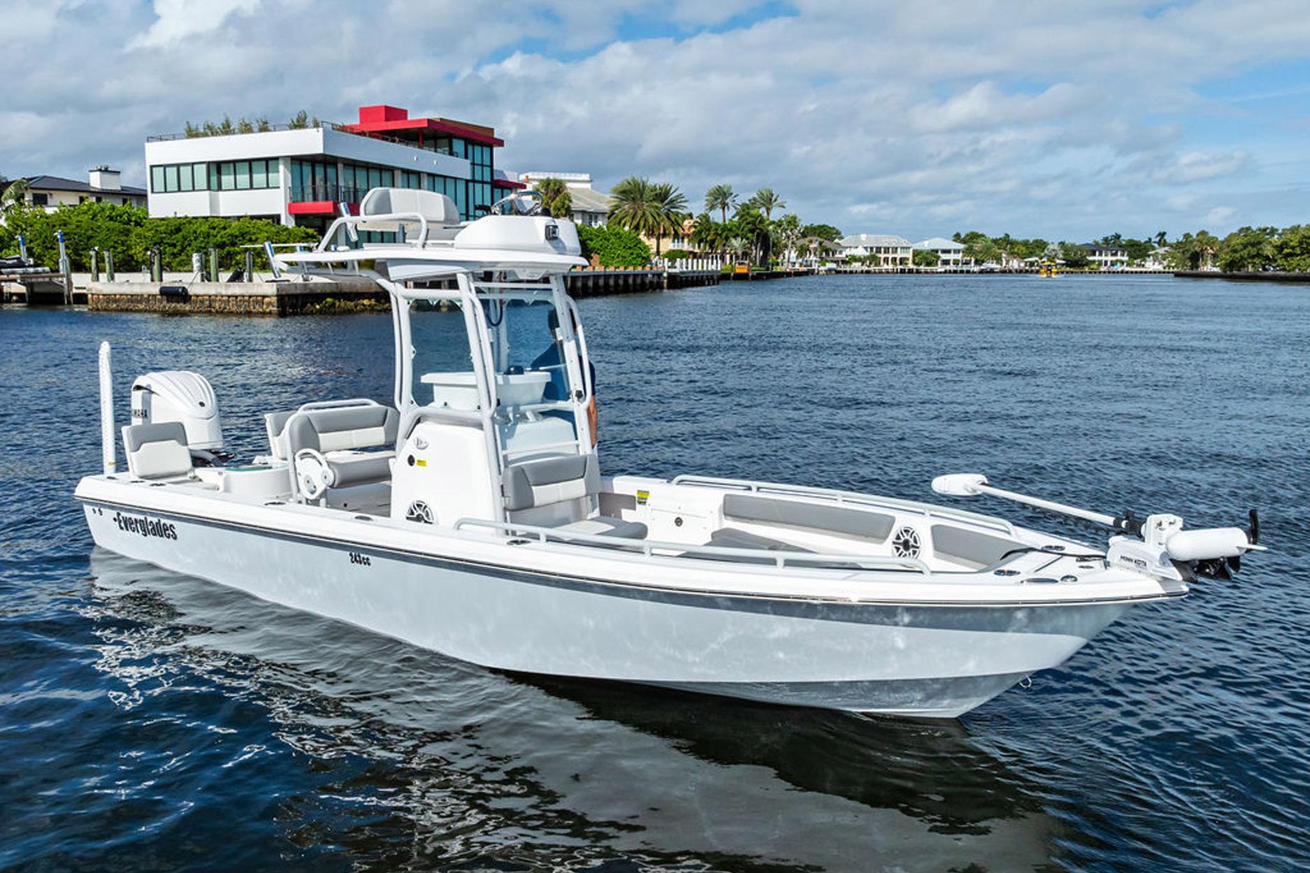 2023 Everglades 243 Center Console