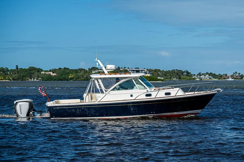 Harbor Moon Yacht Photos Pics 