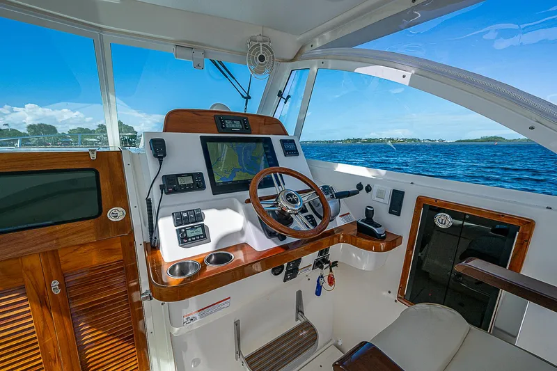 Harbor Moon Yacht Photos Pics 